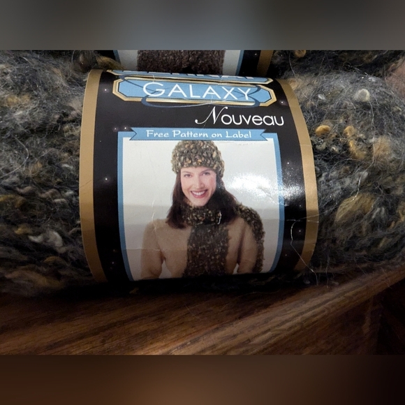 Bernat Galaxy yarn 8x 50g balls, color Mercury (gray beige gold white) - Picture 3 of 12